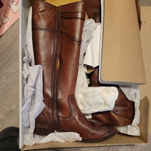 Molly button Frye boots redwood
